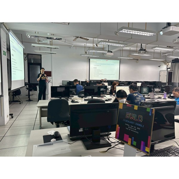 Build //localhost:中壢區 photo