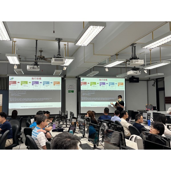 Build //localhost:中壢區 photo